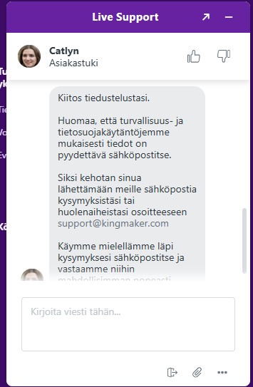 Kingmaker Casinon live-chat-asiakaspalvelu, jossa asiakaspalvelija neuvoo lähettämään lisenssiä koskevan kysymyksen sähköpostilla.