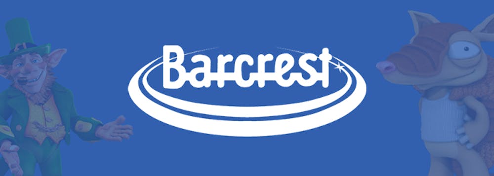 Barcrest logo keskellä kuvaa sinisellä taustalla, jossa näkyy pelihahmoja