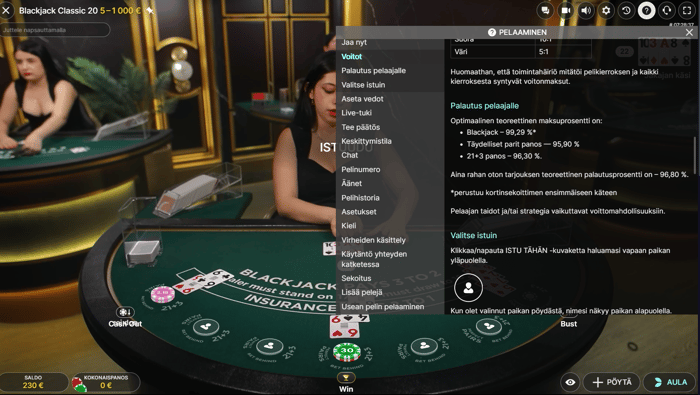 Evolutionin live-blackjack-pöytä, jossa näkyy pelin valikko, palautusprosenttitiedot ja useita jakajia ruudulla.