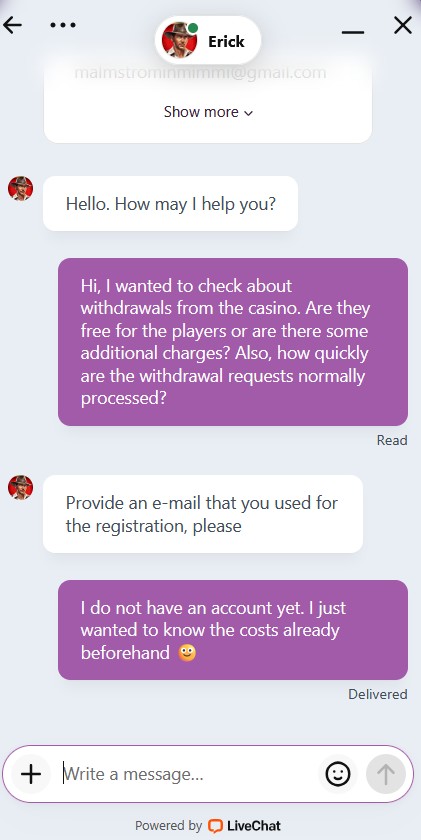 Cookie kasinon asiakaspalvelun chat englanniksi, jossa tiedustellaan kotiutusten kuluista ja käsittelynopeudesta.