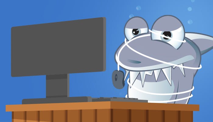 Kasinohai istuu tietokoneen ääressä ja on sotkeutunut hiiren johtoon, kuvastaen sivustolla selaamisen hankaluutta.