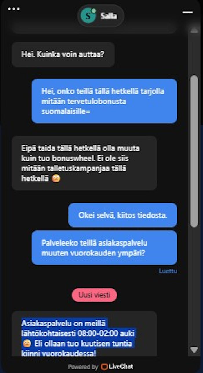 Lataamo casinon asiakaspalvelijan vastaus live-chatissa.