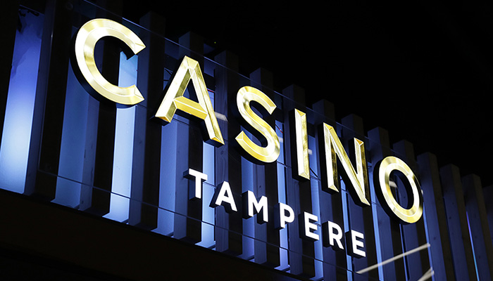Casino Tampere -rakennuksen julkisivu ja logo