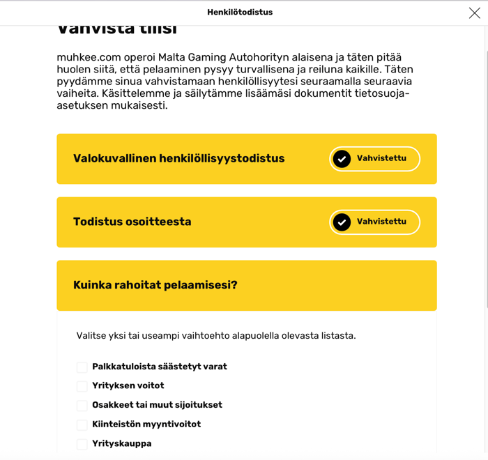 Muhkee Casinon tilin vahvistusnäkymä, jossa henkilöllisyystodistus ja osoitetodistus on merkitty vahvistetuiksi ja varojen alkuperä on kesken.