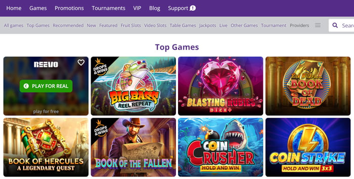 Pelejä OmniSlots Casinon peliaulassa