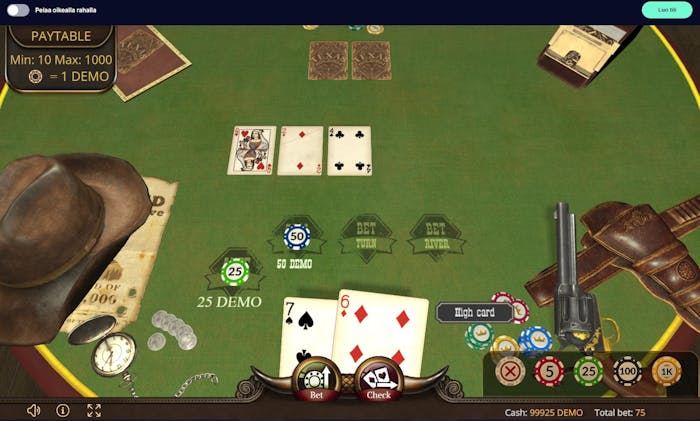 Texas hold’em -pöytä, näkyy jaetut kortit: Q♥, 2♦, 4♣ sekä pelaajan käsi 7♠, 6♦ ja panokset demovaluutalla