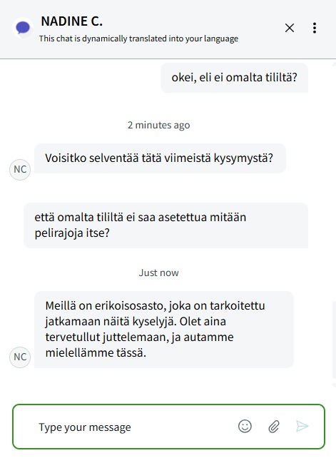 Spinimax Casinon chat, jossa agentti ohjaa pelirajakysymyksen käyttöehtosivulle sekä käännösvirhe rajoista ja amoresta.