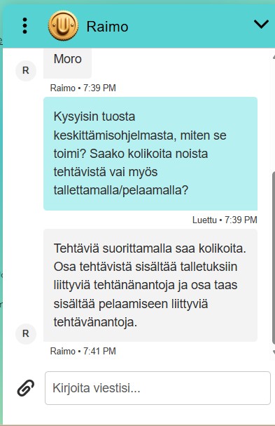 Kuvakaappaus Urho Kasinon live chat -keskustelusta Raimo-nimisen asiakaspalvelijan kanssa, jossa selvitetään Urho Areena -keskittämisohjelman toimintaa – kolikoita saa suorittamalla tehtäviä, jotka liittyvät talletuksiin ja pelaamiseen.